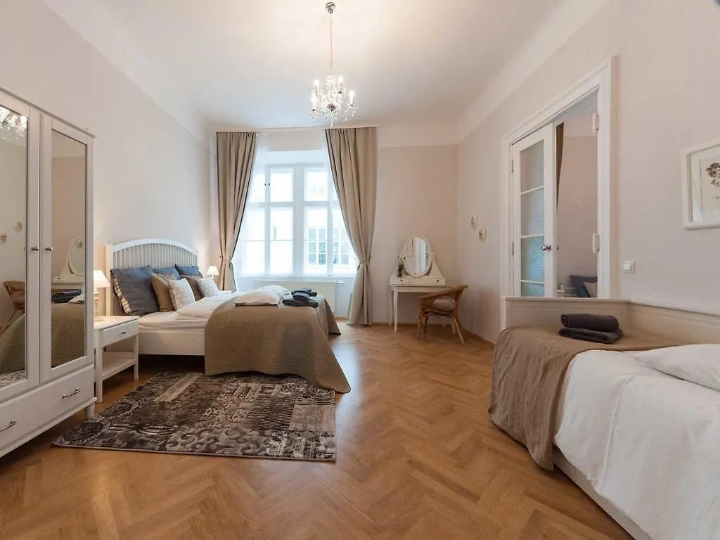 Elegant Vienna Apartment 0*,